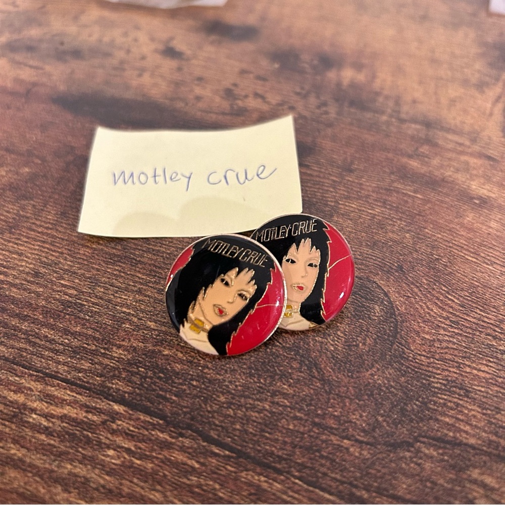 VTG 80’s Motley Crue Pinback Concert buttons pins hard Rock metal enamel